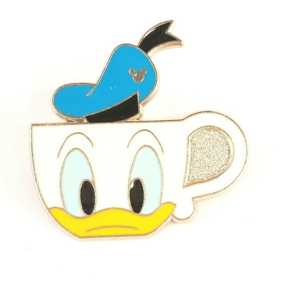 Jewelry - Donald Duck Hidden Mickey Disney pin
